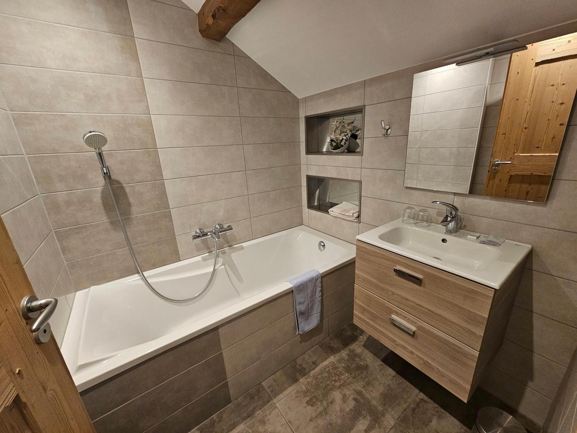Hotel Plein Soleil Vacheresse Екстериор снимка