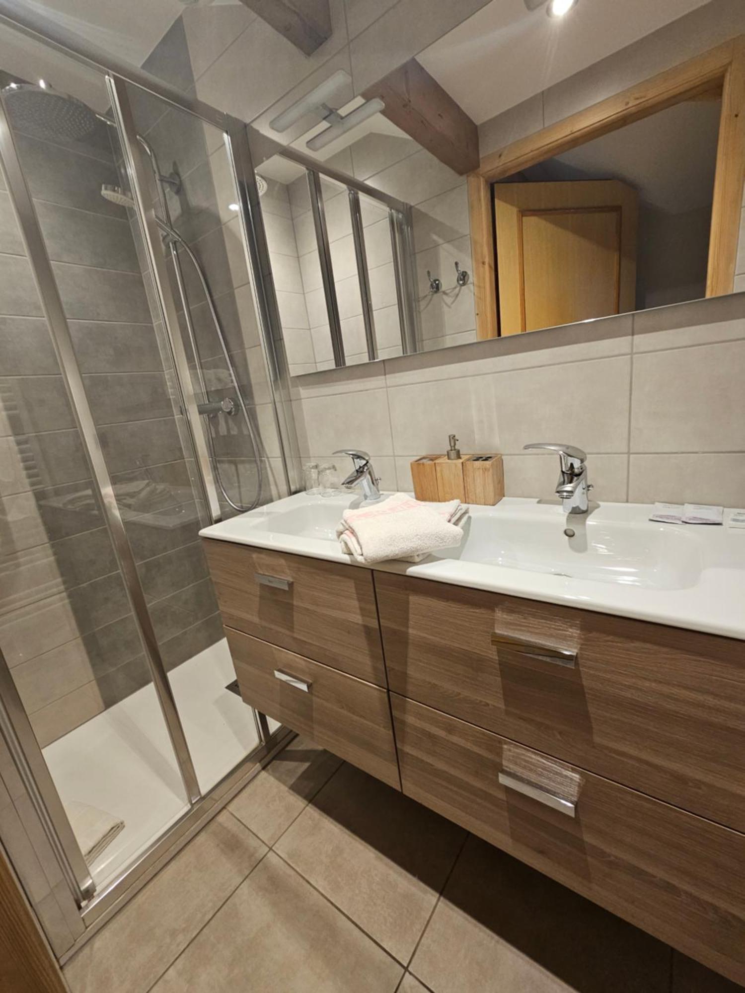 Hotel Plein Soleil Vacheresse Екстериор снимка