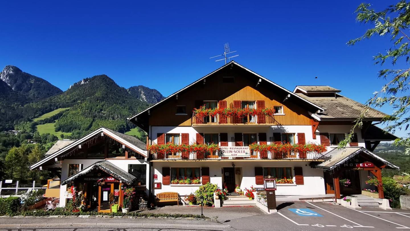 Hotel Plein Soleil Vacheresse Екстериор снимка